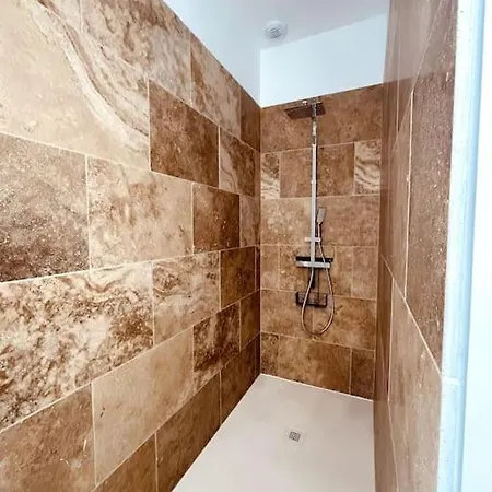 Andre A Villa Nîmes